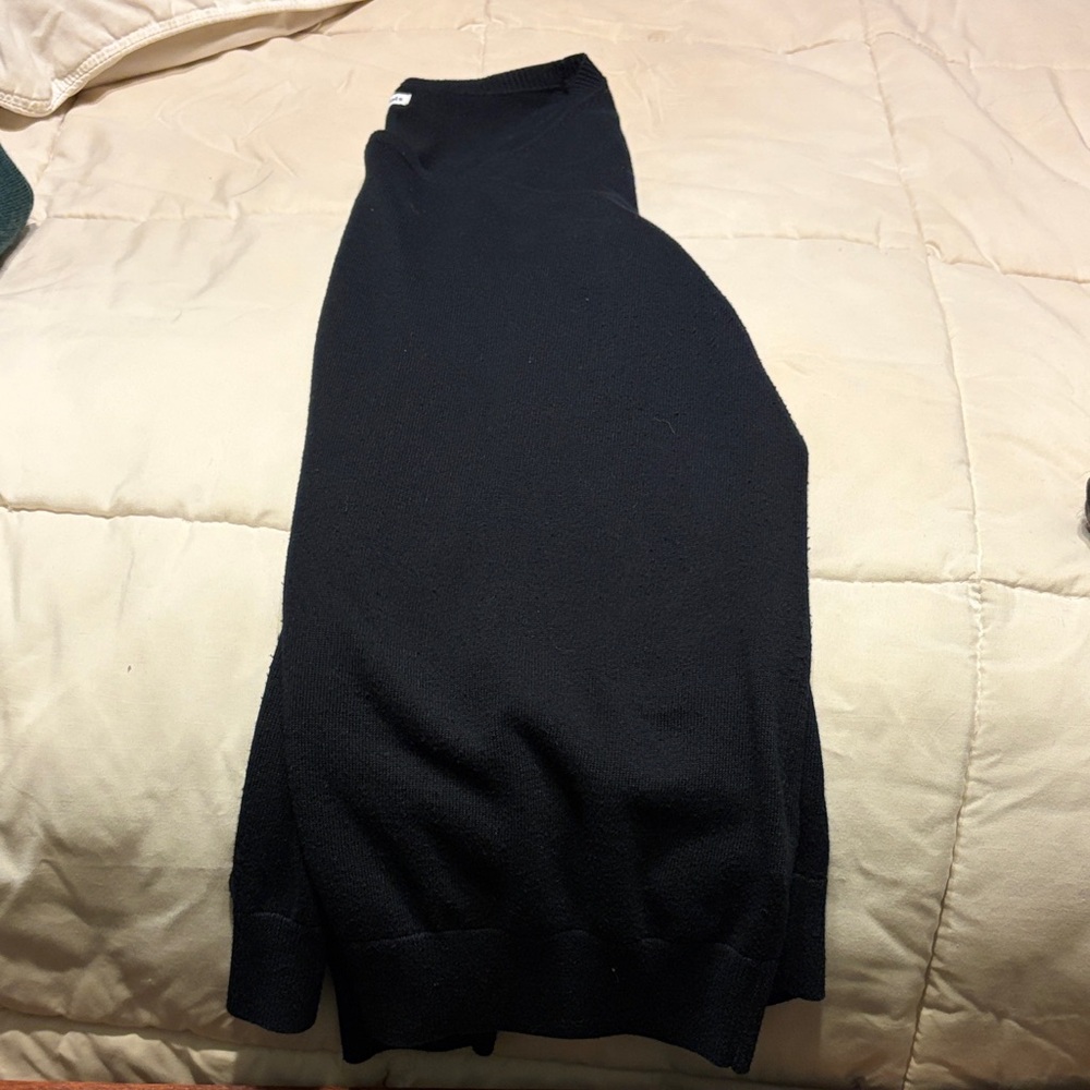 Amazon Essentials Black Crewneck Sweater